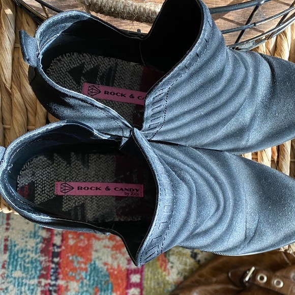 Black Booties. Size 7.5 - Picture 4 of 5